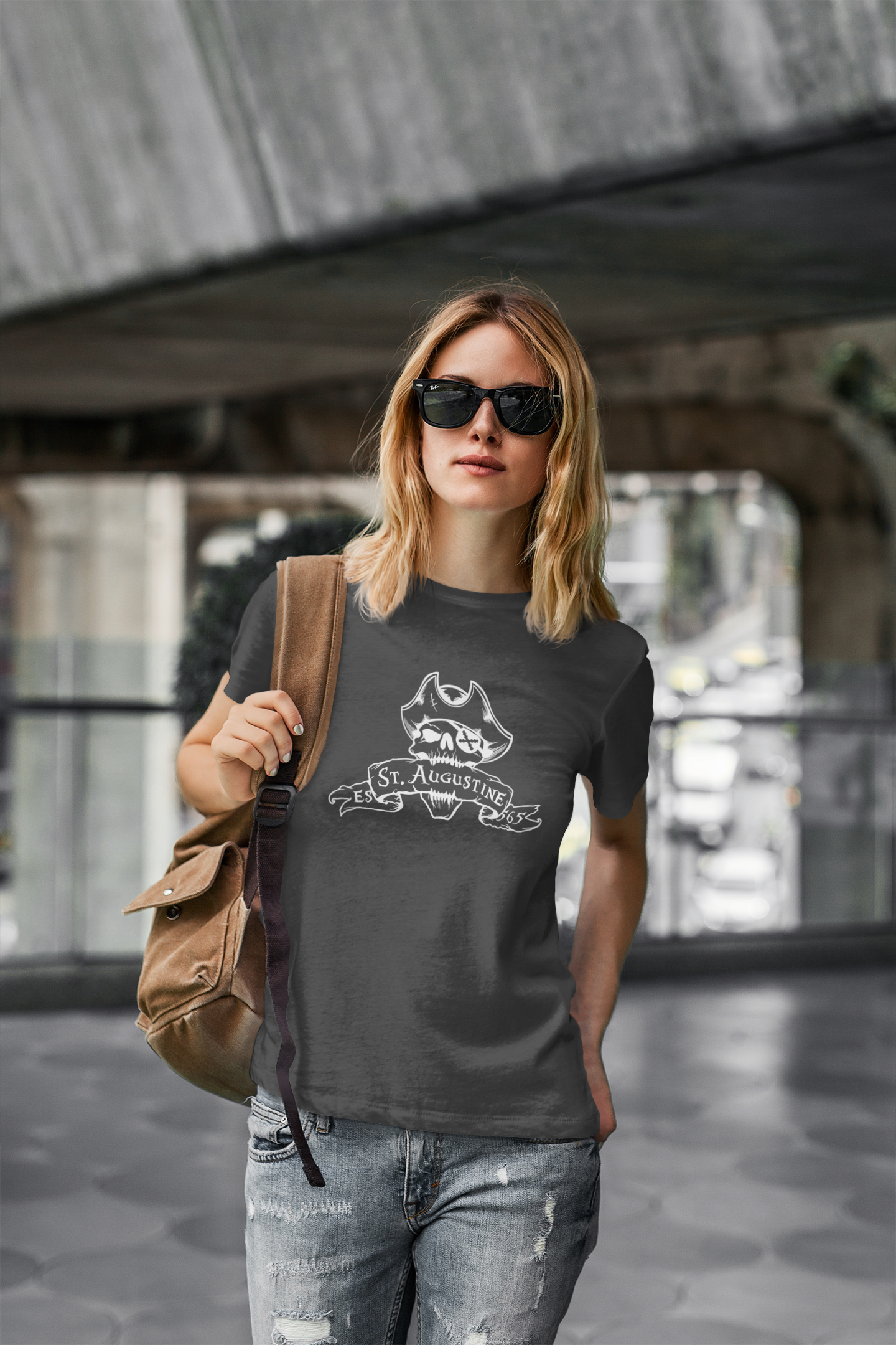 Pirate skull bite - Adult Unisex Crew Neck T-Shirt